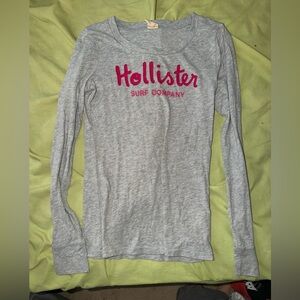 Hollister Women's Light Gray Long Sleeve Tee with Pink Logo